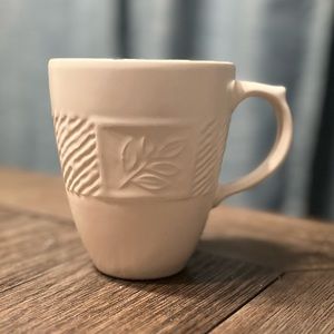 Pfaltzgraff Sierra Embossed Leaf and‎ Fern and Wavy Lines White Mug, 16 o…